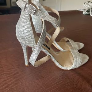 Nine West 8M silver heels